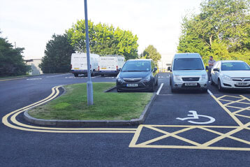 car park markings with double yellow