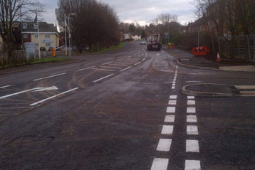 Give way with centre lines